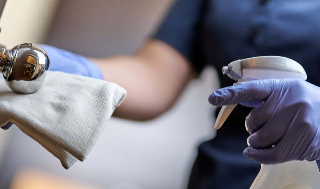 SOS ufficio: Pulizia, igienizzazione o sanificazione? Come scegliere la soluzione perfetta