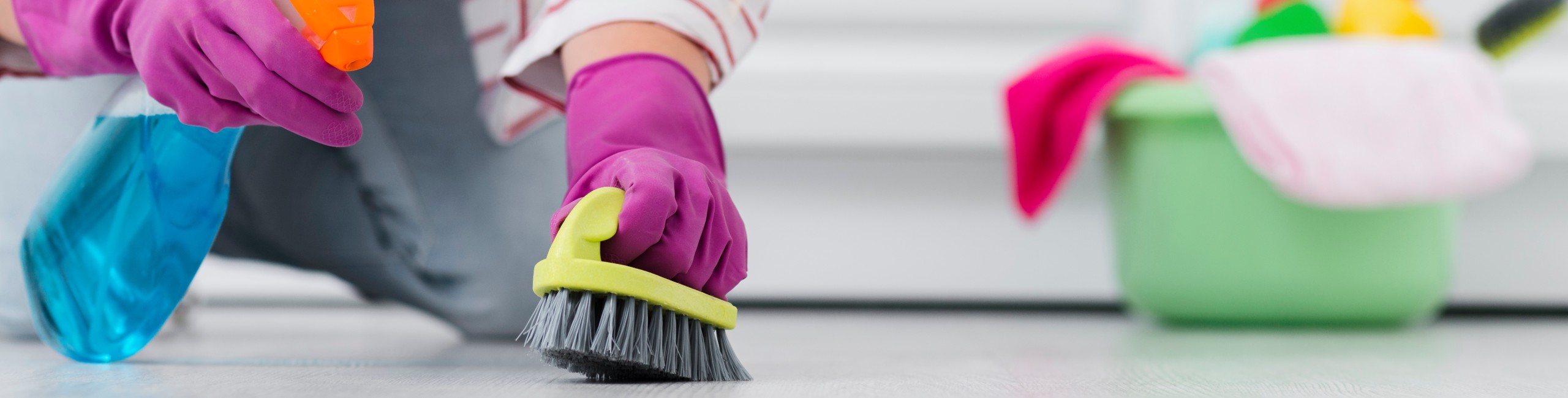 Come pulire casa in poco tempo: la check-list per una casa ordinata in 15 minuti