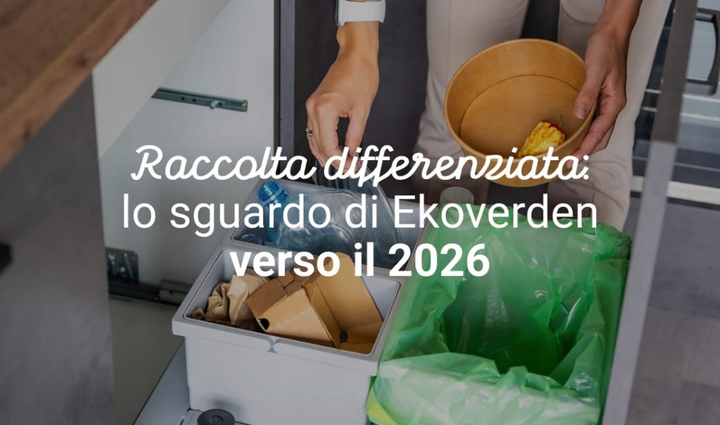 mano che differenzia i rifiuti in contenitori raccolta differenziata