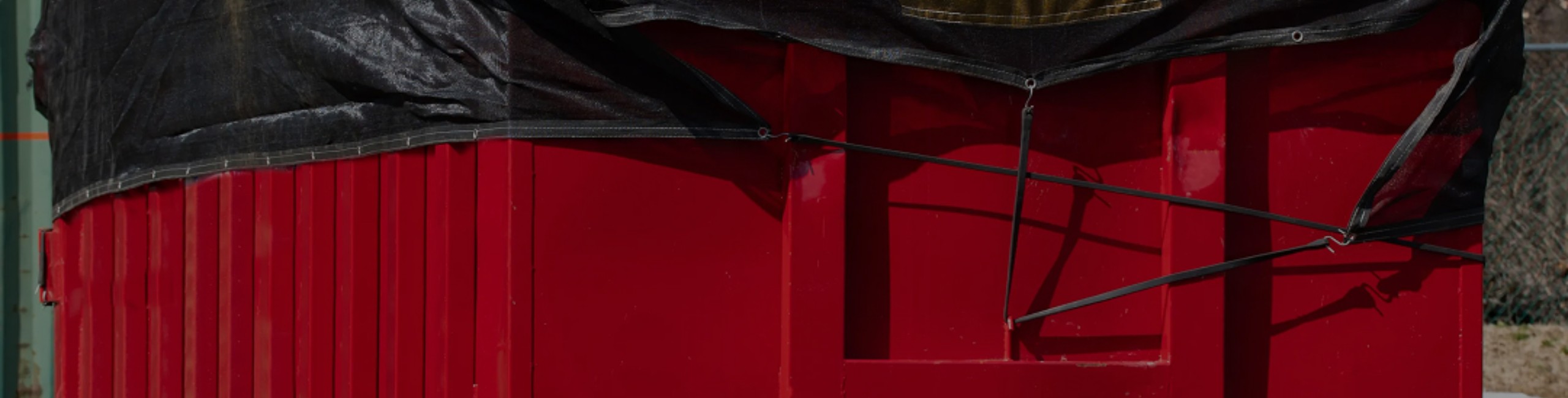 Gestione ambientale in azienda semplice con il servizio casse scarrabili con trasporto e conferimento rifiuti